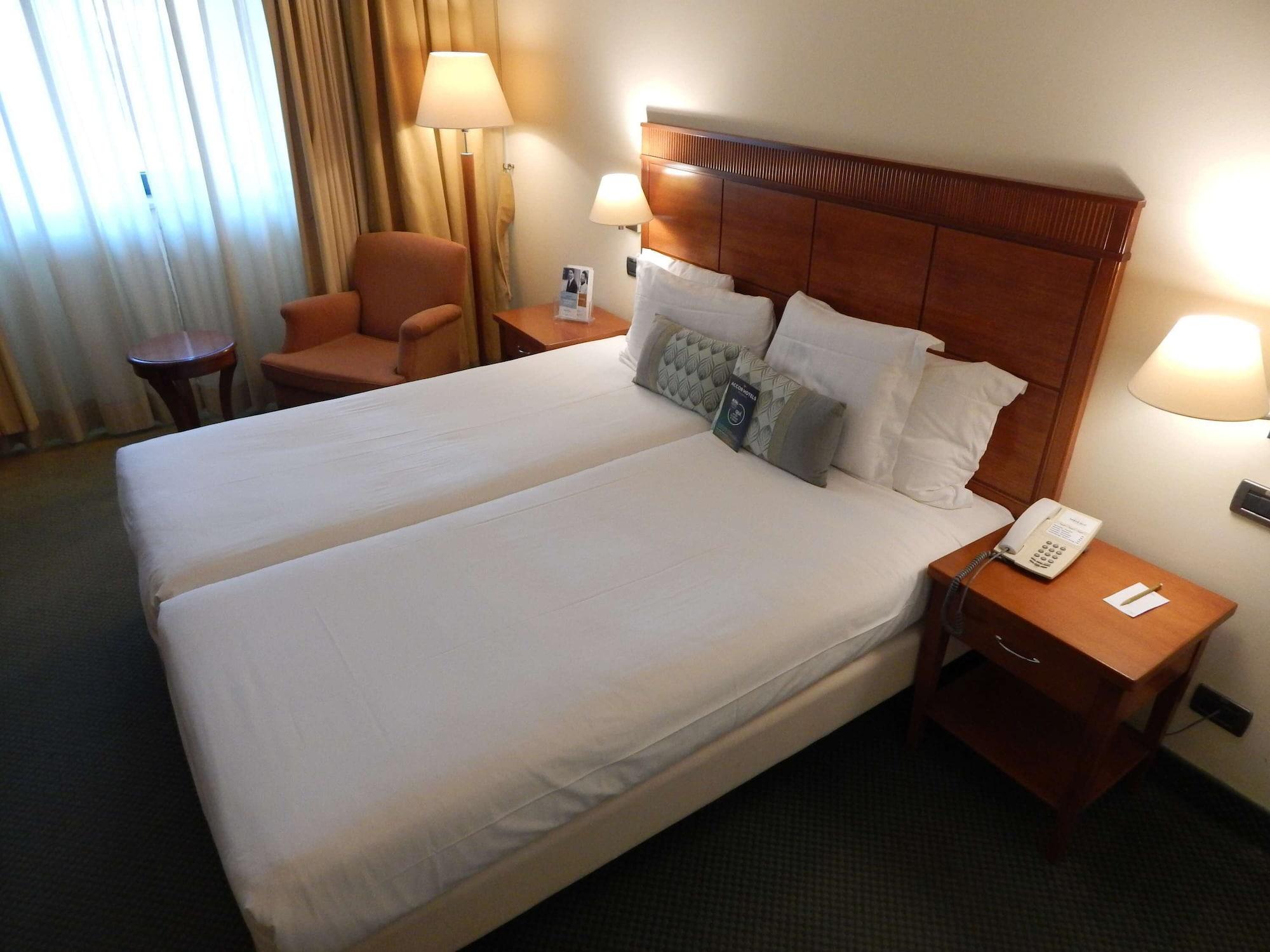 Mercure Leonardo da Vinci Rome Airport Fiumicino Esterno foto