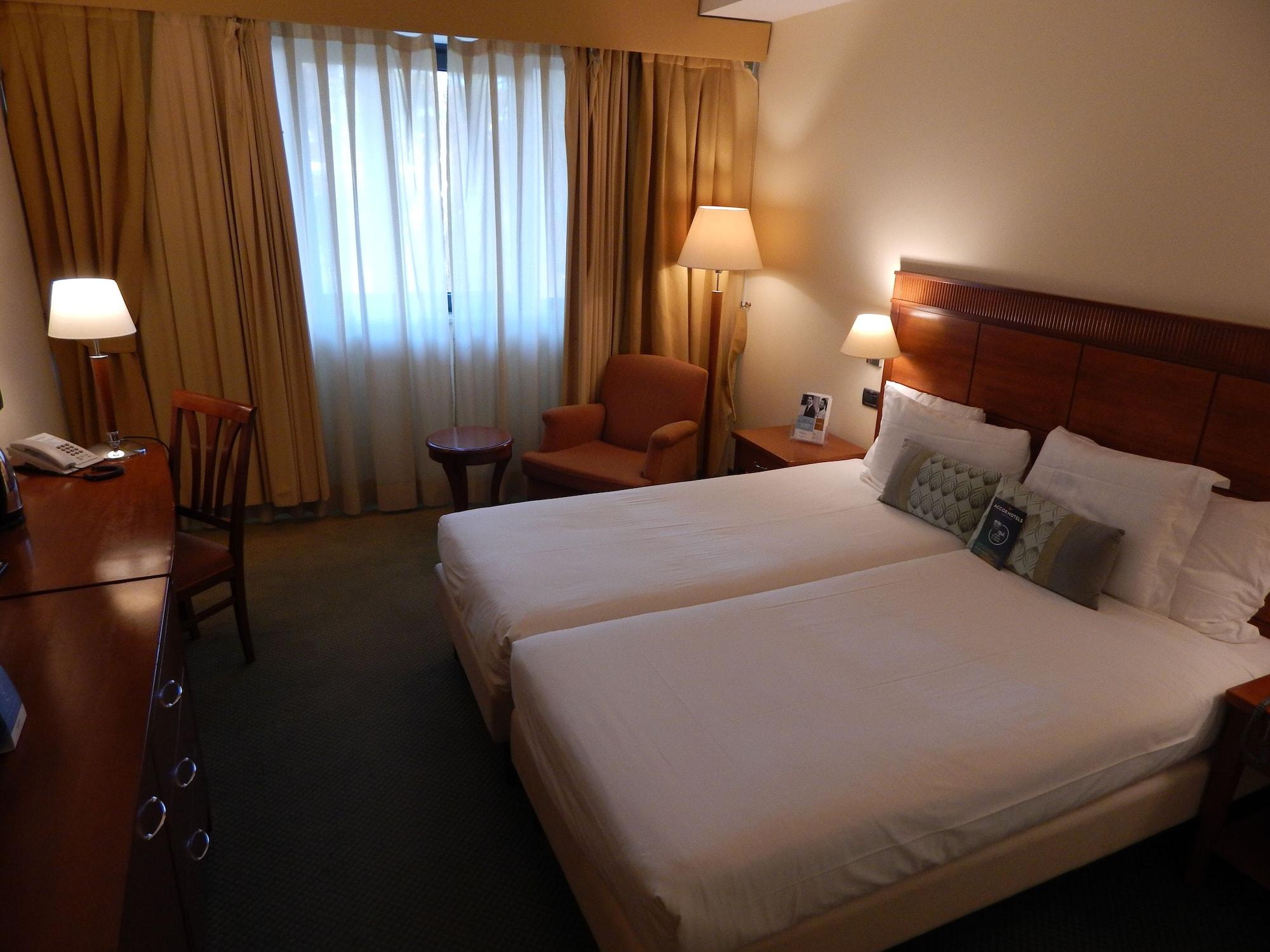 Mercure Leonardo da Vinci Rome Airport Fiumicino Esterno foto
