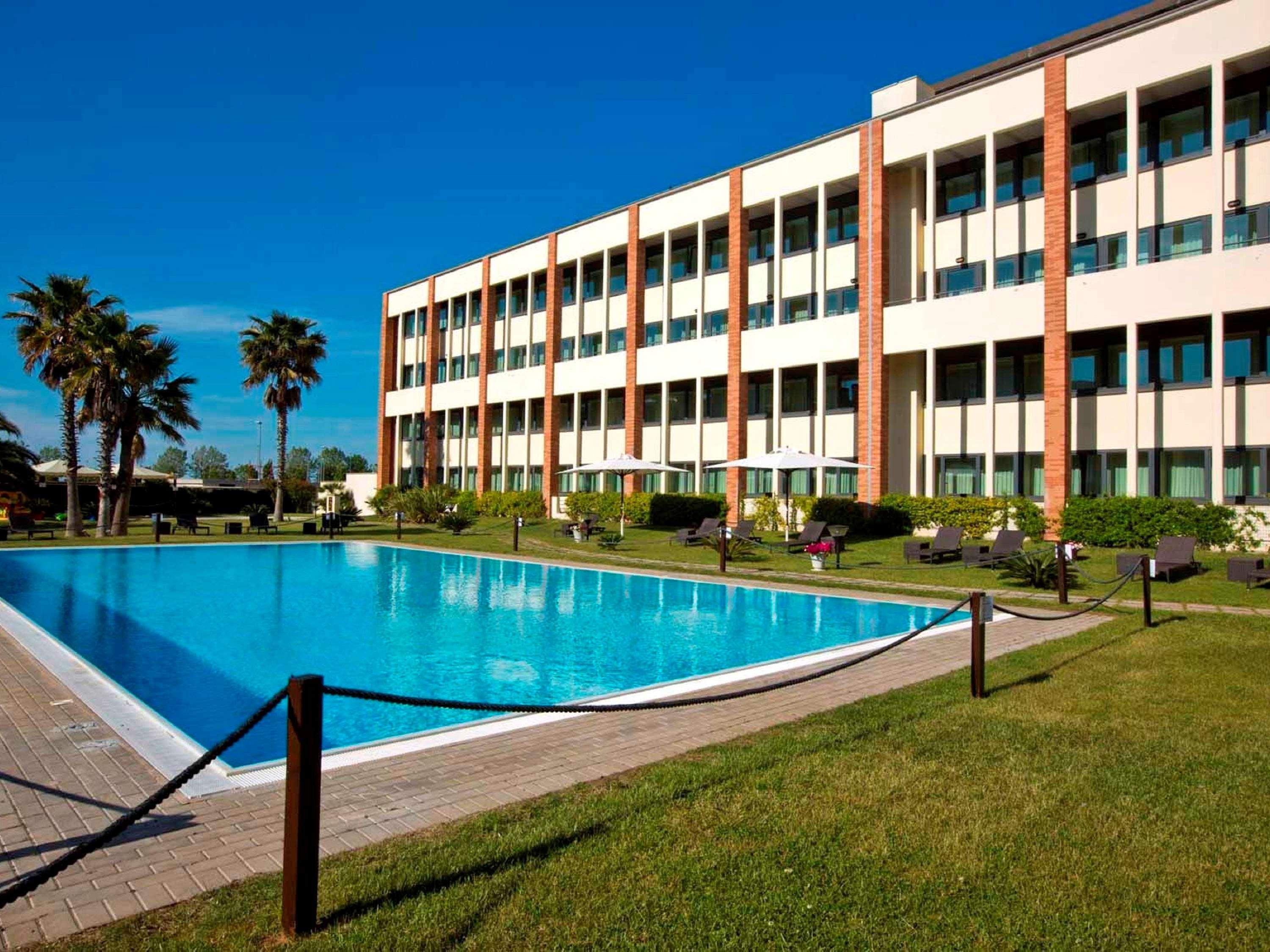 Mercure Leonardo da Vinci Rome Airport Fiumicino Esterno foto