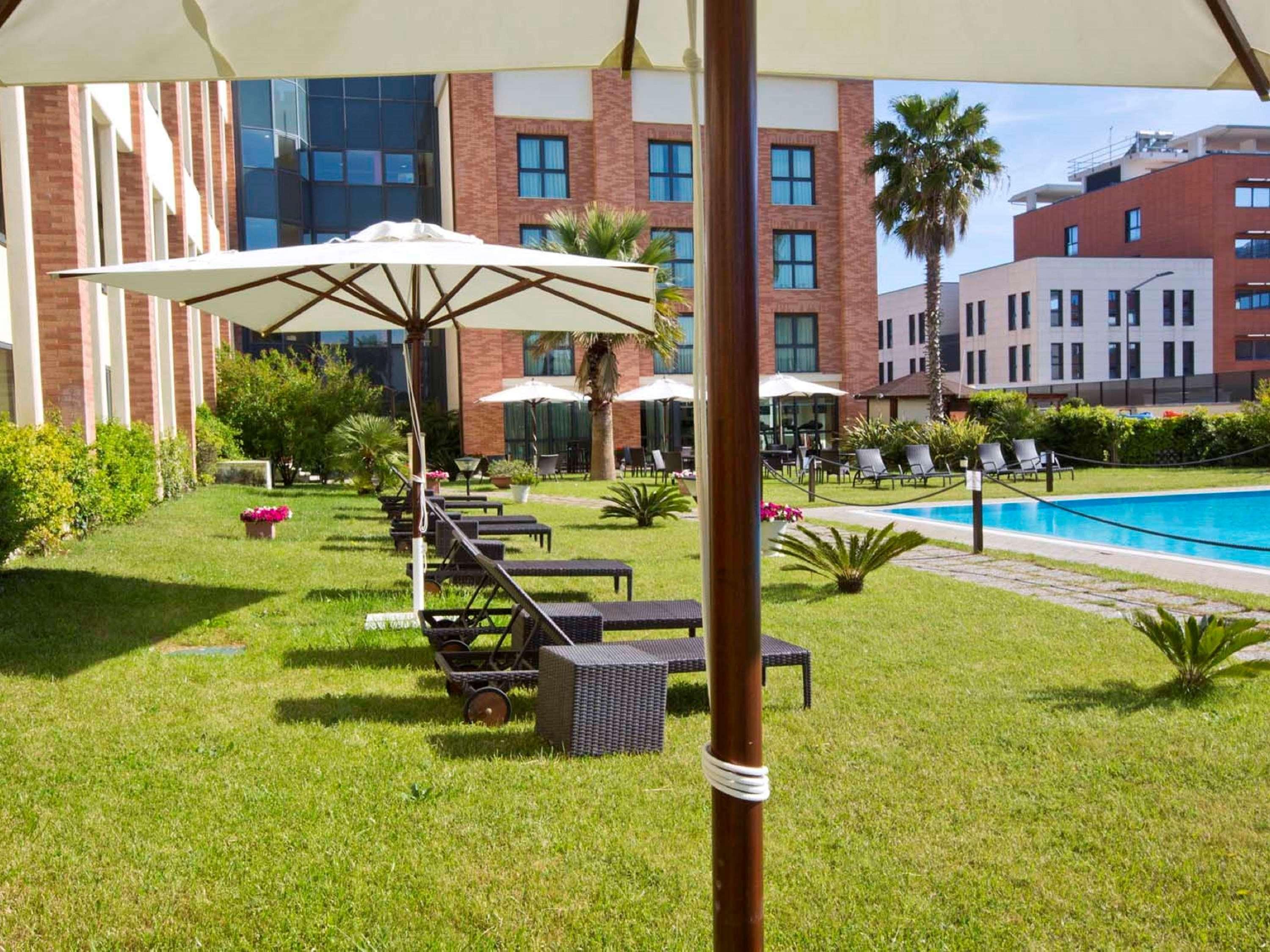 Mercure Leonardo da Vinci Rome Airport Fiumicino Esterno foto