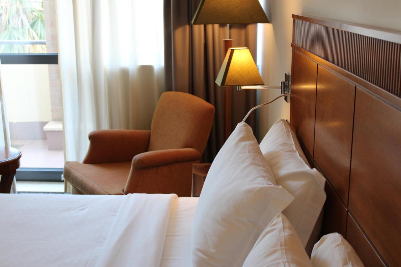 Mercure Leonardo da Vinci Rome Airport Fiumicino Esterno foto