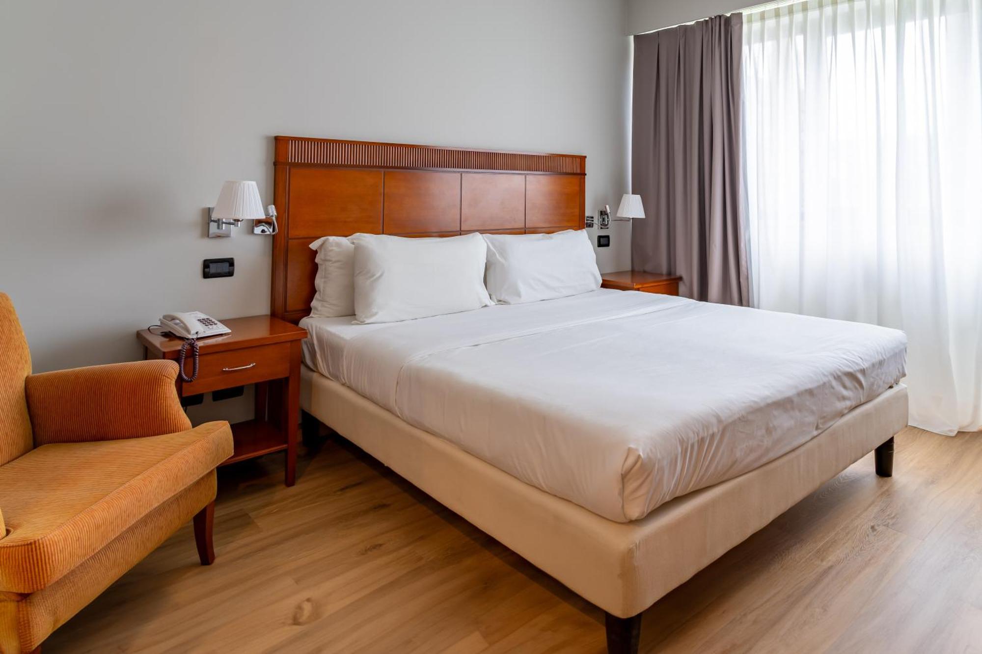 Mercure Leonardo da Vinci Rome Airport Fiumicino Esterno foto