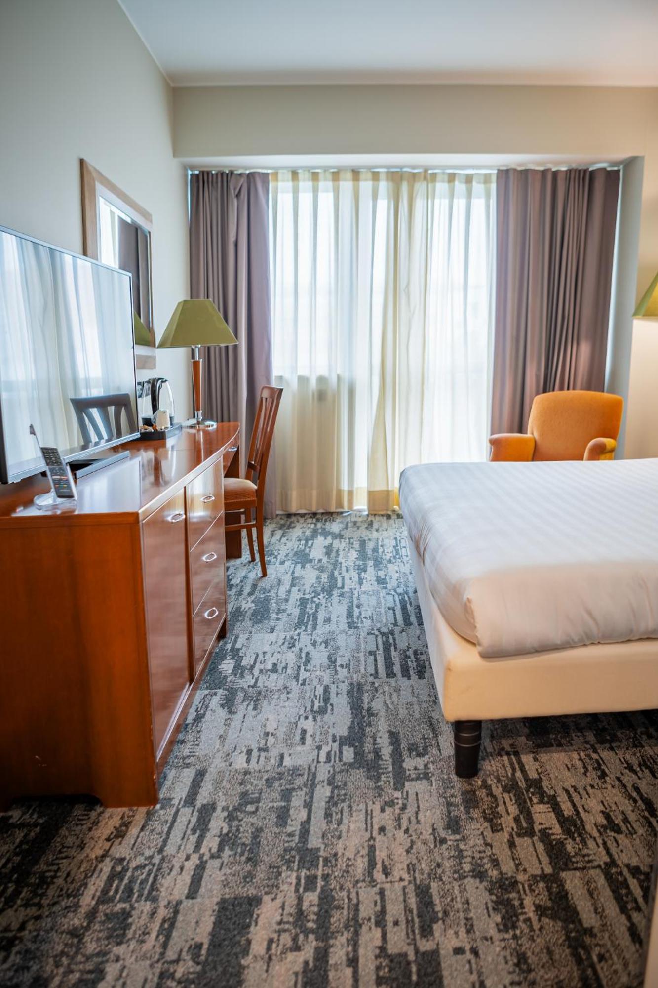 Mercure Leonardo da Vinci Rome Airport Fiumicino Esterno foto
