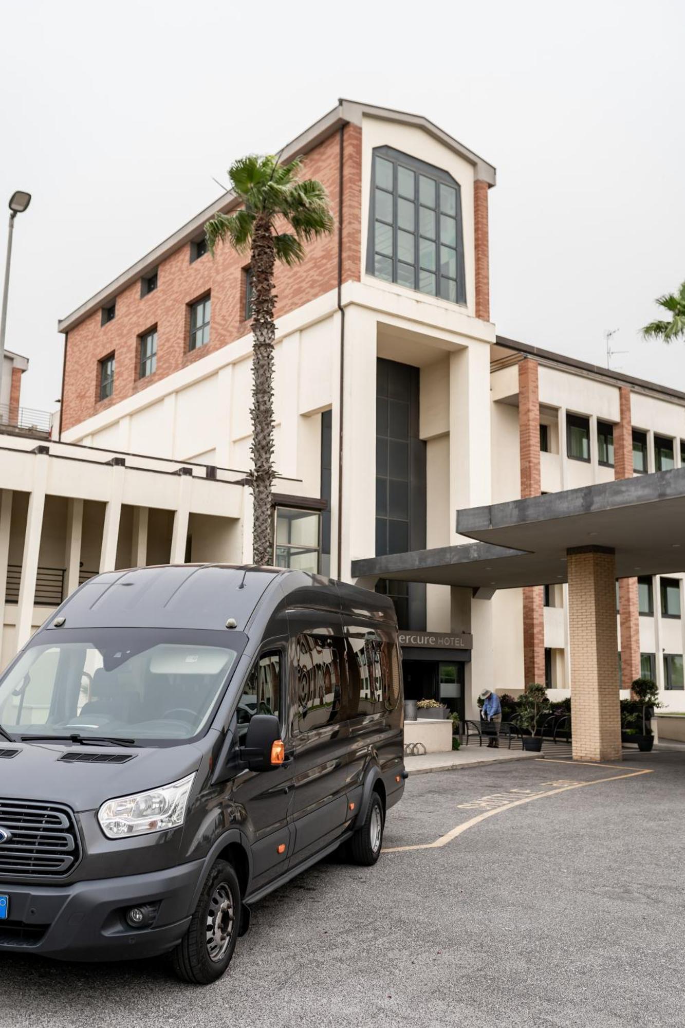 Mercure Leonardo da Vinci Rome Airport Fiumicino Esterno foto