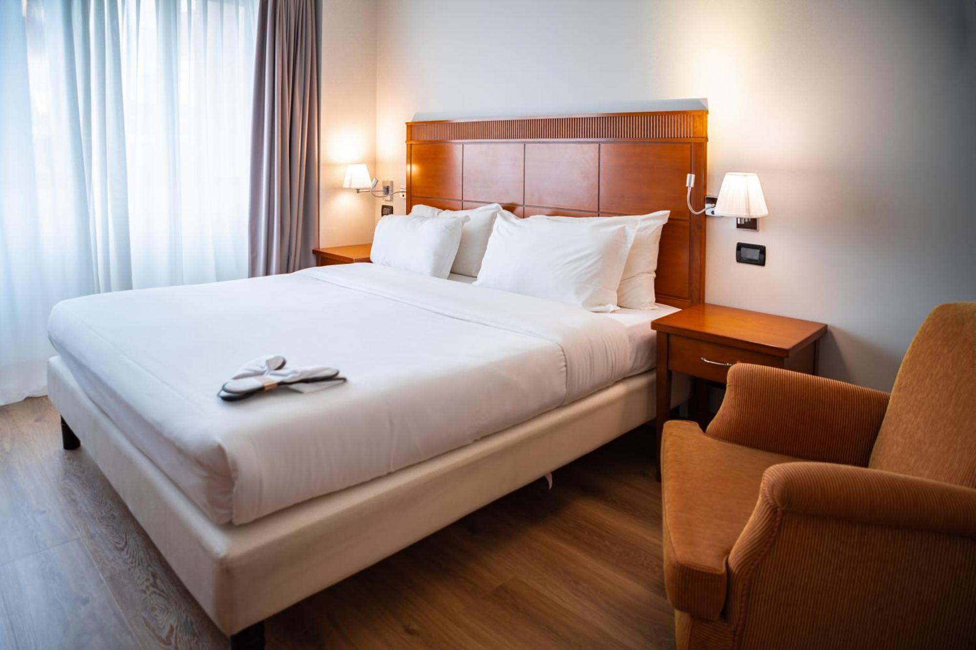 Mercure Leonardo da Vinci Rome Airport Fiumicino Esterno foto