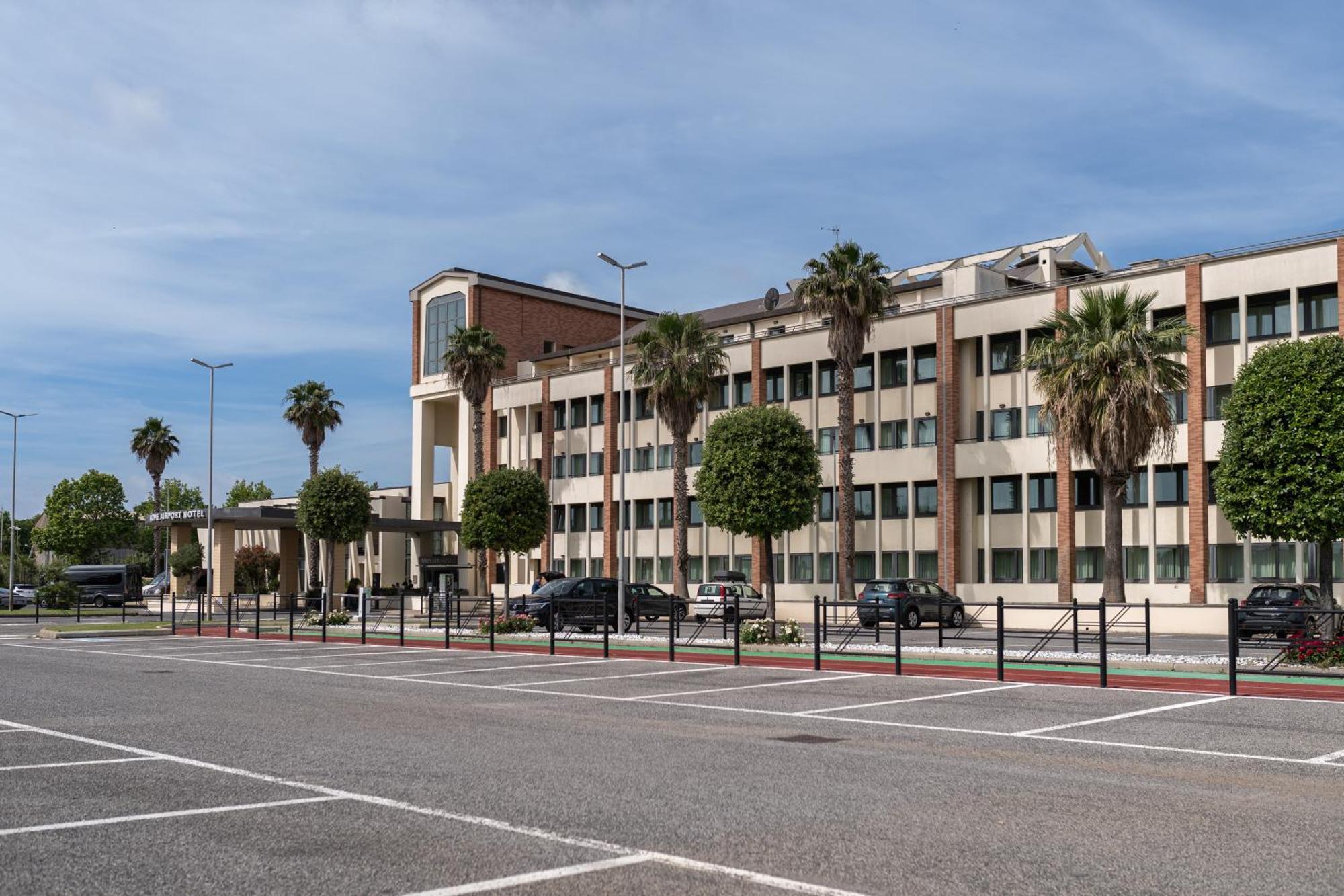 Mercure Leonardo da Vinci Rome Airport Fiumicino Esterno foto