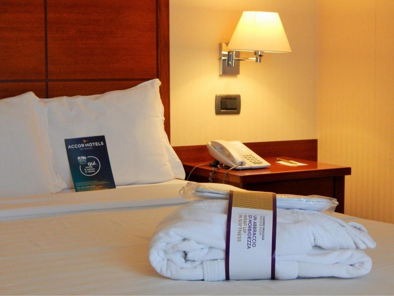Mercure Leonardo da Vinci Rome Airport Fiumicino Esterno foto